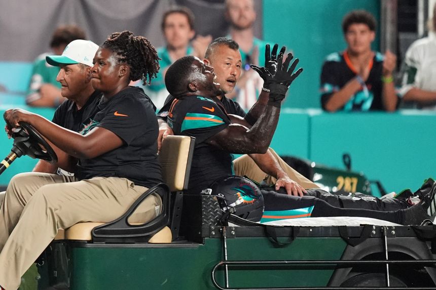 Miami Dolphins wide receiver Tyreek Hill drabbas av säsongsavslutande knäskada